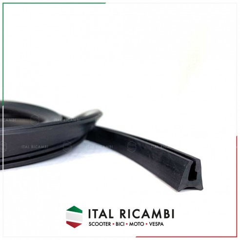 PROFILO TRA BAULETTO E SCUDO VESPA 50...